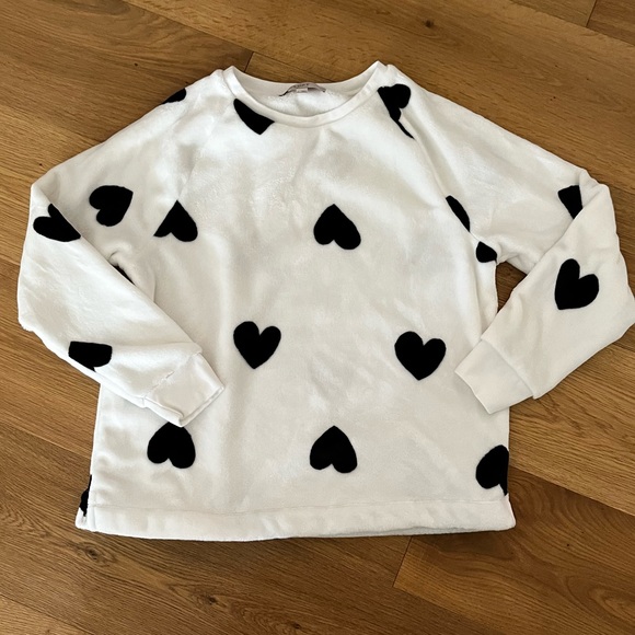 LOFT Tops - LOFT super soft white with black hearts sweatshirt size L